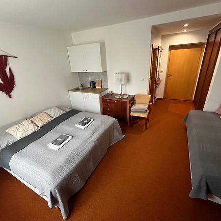 Simply Rooms Slavkov u Brna Esterno foto
